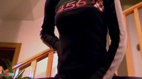 La mature blonde Azucena faisant un striptease  photo 11