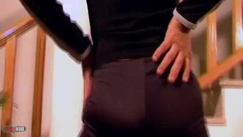 La mature blonde Azucena faisant un striptease  photo 15