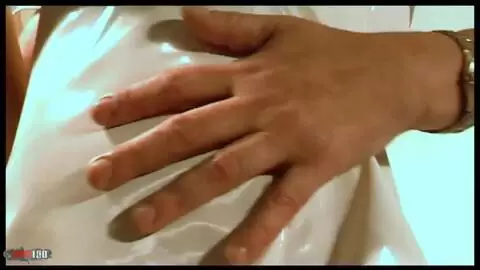 Vieille en chaleur se mets des godes dans tous les trous photo 03