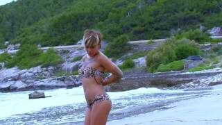 La trÃ¨s excitante petite bl...