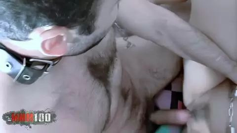 Bamboo dans une scene de domination SM photo 15