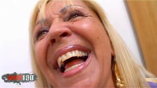 Mamie brÃ©silienne blonde en...