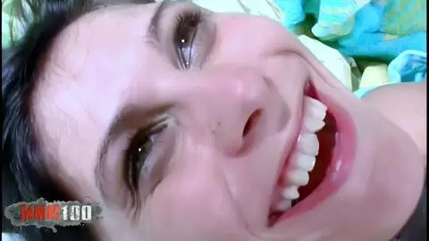 Un petit veinard se tape 2 lesbiennes qui aiment la bite photo 16