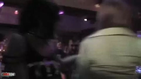 Barbara et Angelina dans un bar part 3 photo 11