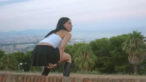 La très excitante teen brune Barbara Nux fait un strip  photo 14