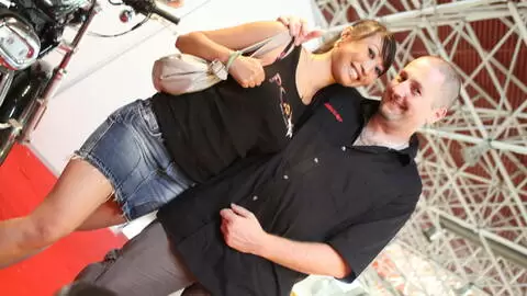 Jordanne Kali et Milky Cooper dans les coulisses avec 2 sexy policeboys pendant le salon de Barcelone photo 16