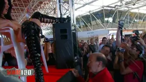 Show de Jessica Blue au salon de FICEB 2010 (part 02) photo 14