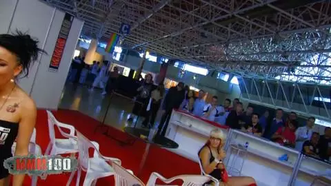 Jeux humide pour Milky et Jordanne  au salon erotique de Barcelone edition 2010 photo 16