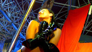 Show de lara tinelli au salon 