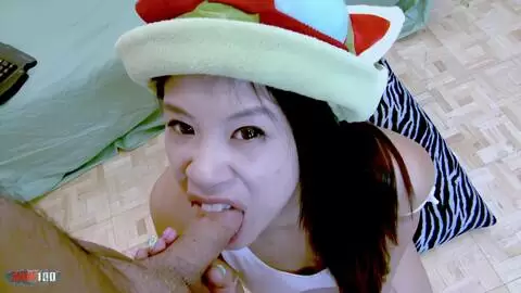 La petite asiatique Asia Zo suce et baise un tocard pathétique photo 07