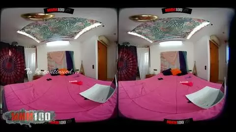 Blonde à gros seins fait un striptease vr photo 16