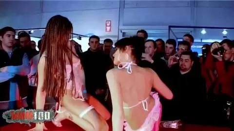 Salon erotique de Besançon 2007 show de Alicia Dark avec Katia photo 01