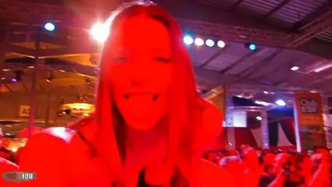 Show de Amelie Jolie et Shannya Tweeks au salon de Besancon 2009  photo 08