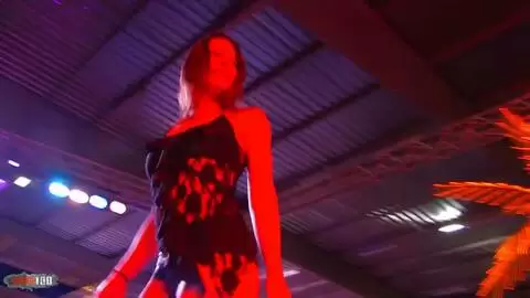 Show de Amelie Jolie et Shannya Tweeks au salon de Besancon 2009  photo 13