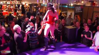 Show de jessica blue au salon 