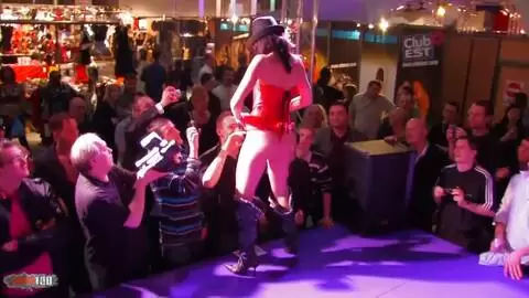 Show de Jessica Blue au salon de Besancon 2009 (part 04) photo 01