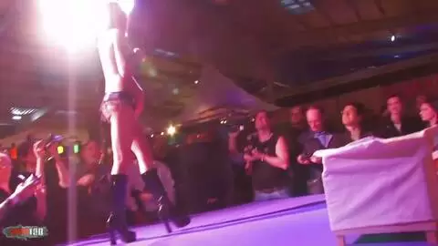 Show de Lady Margaux au salon de Besancon 2009 (part 02) photo 01