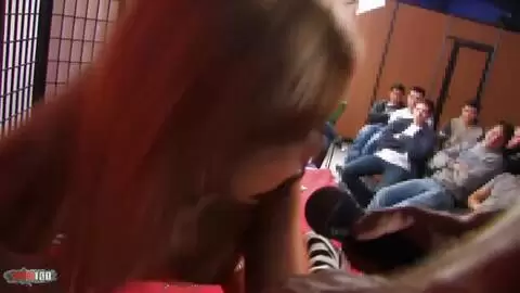 Shana Spirit se fait défoncer par Andrea sur une scene en public photo 03