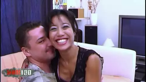 La magnifique jeune asiatique Betty Petite enculée par la grosse bite d'Atila Ejaculation photo 01