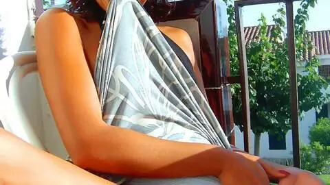 La belle teen asiatique Betty se dénude  photo 11