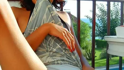 La belle teen asiatique Betty se dénude  photo 12