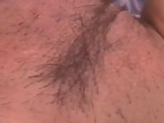 La superbe jeune asiatique Betty montre sa chatte dans la voiture photo 10