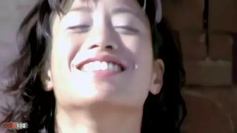 Petit mix d'images sexy avec la belle petite asiatique Betty