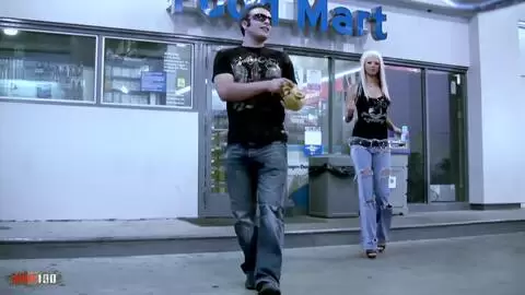 La sublime blonde Brynn Tyler se fait bien baiser dans sa cellule photo 01