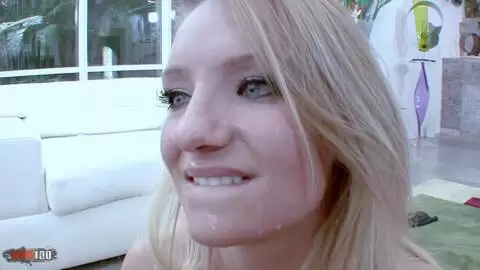 Une jolie blonde pour un chanceux commercial ! photo 16