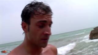 Une belle blonde Ã  gros sei...