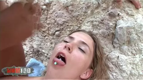 Séance hardcore sur la plage de Calia B avec ses gros seins naturels rebondissants photo 15