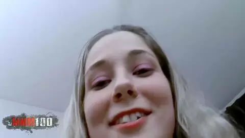 Une belle blonde se fait bien baiser et enculer photo 01