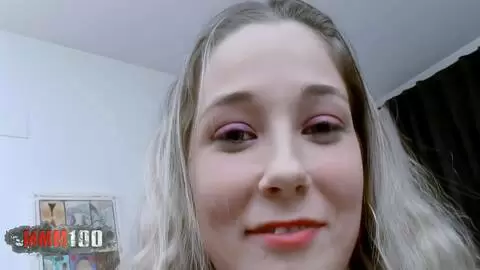 Une belle blonde se fait bien baiser et enculer photo 02