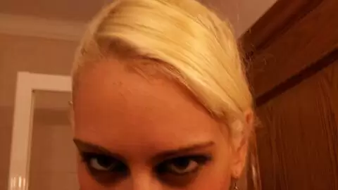 Photos perso en selfie de la blonde à gros nichons Candela X  photo 4