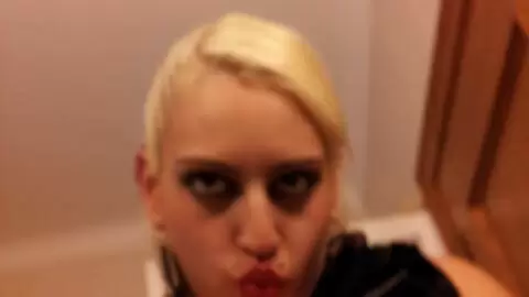 Photos perso en selfie de la blonde à gros nichons Candela X  photo 5