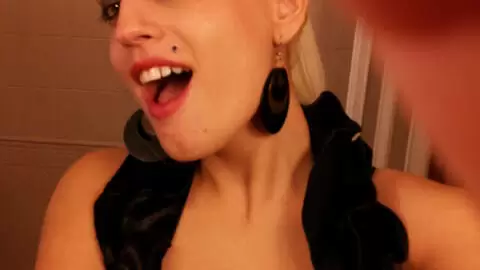 Photos perso en selfie de la blonde à gros nichons Candela X  photo 9