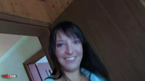 La milf belge Bigtits Carla Sainclair se fait défoncer dans les deux trous par Myke Glory photo 02