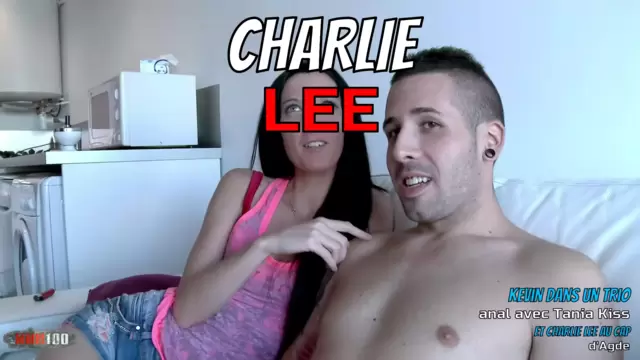 Kevin dans un trio anal avec Tania ...