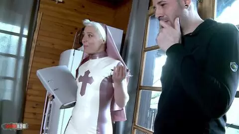 Charlie fait la quête pour sa paroisse et se fait défoncer par Kevin White photo 01