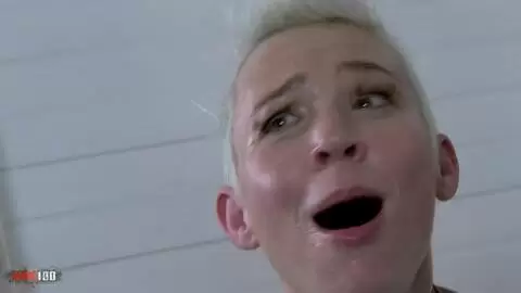 Charlie fait la quête pour sa paroisse et se fait défoncer par Kevin White photo 16