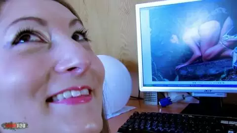 Charlotte baise même au bureau !!! photo 01