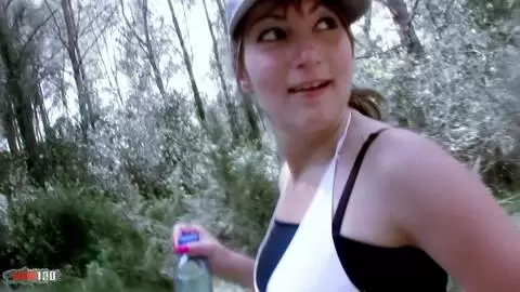 Jogging porno dans les bois avec Charlotte de Castille  photo 01