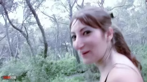 Jogging porno dans les bois avec Charlotte de Castille  photo 11