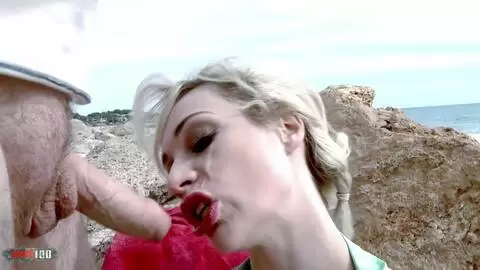 Baise sur la plage avec la star du porno britannique aux gros seins Chessie Kay photo 16