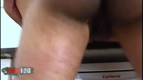 Une jeune brune espagnole sublime baise avec son mec pour la première fois devant la caméra photo 14