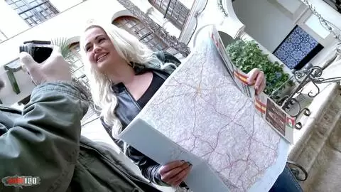 Délicieuse petite touriste finlandaise enculée dans les bois photo 02