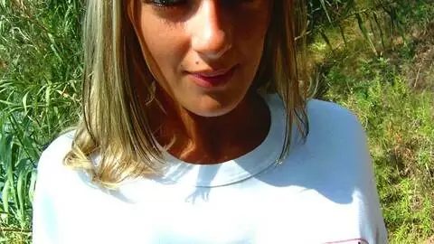 La star du porno jeune blonde Crystal Wells fait un strip  photo 12