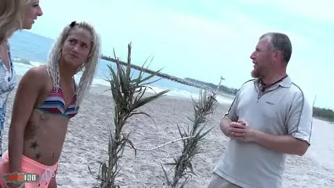 Courrier ou nourriture ?  et pour Louise par devant ou par derriere ?  photo 01