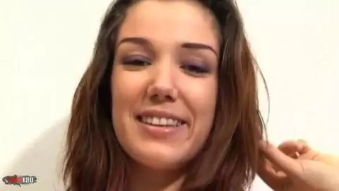 La pornstar jeune Cynthia Lavigne pose  photo 02