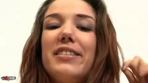 La pornstar jeune Cynthia Lavigne pose  photo 06